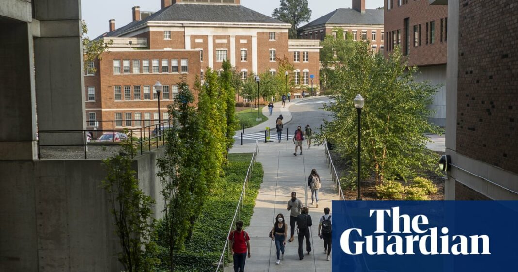 La Universidad de Rochester investiga cientos de carteles de 