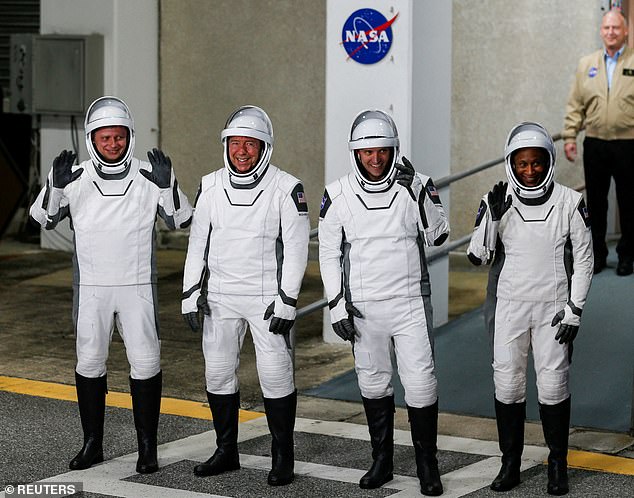 Los astronautas Matthew Dominick, Michael Barratt y Jeanette Epps, junto con el cosmonauta de Roscosmos Alexander Grebenkin, fueron hospitalizados al regresar a la Tierra desde la ISS.