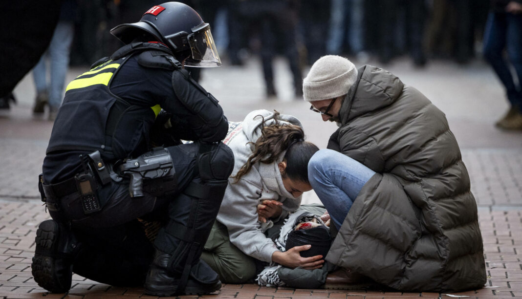 La policía holandesa arresta a decenas de manifestantes pro palestinos en Amsterdam
