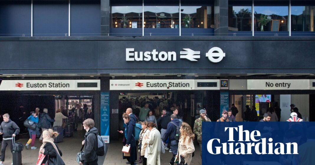 La policía realiza una explosión controlada en la estación Euston de Londres
