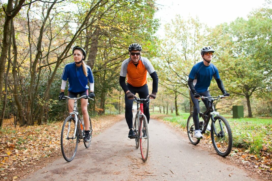 La tasa de mortalidad de los ciclistas es desproporcionadamente alta, pero los riesgos para la salud de dejar que los automóviles hagan todo el trabajo son mucho mayores.
