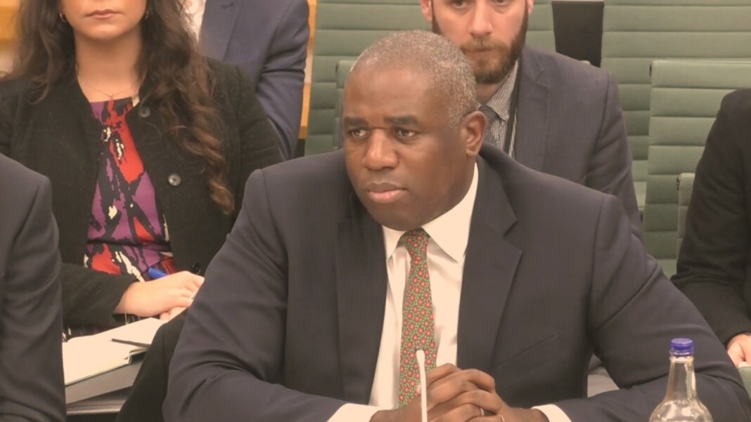 Lammy del Reino Unido vincula la creación de un Estado palestino con el acuerdo de normalización entre Arabia Saudita e Israel
