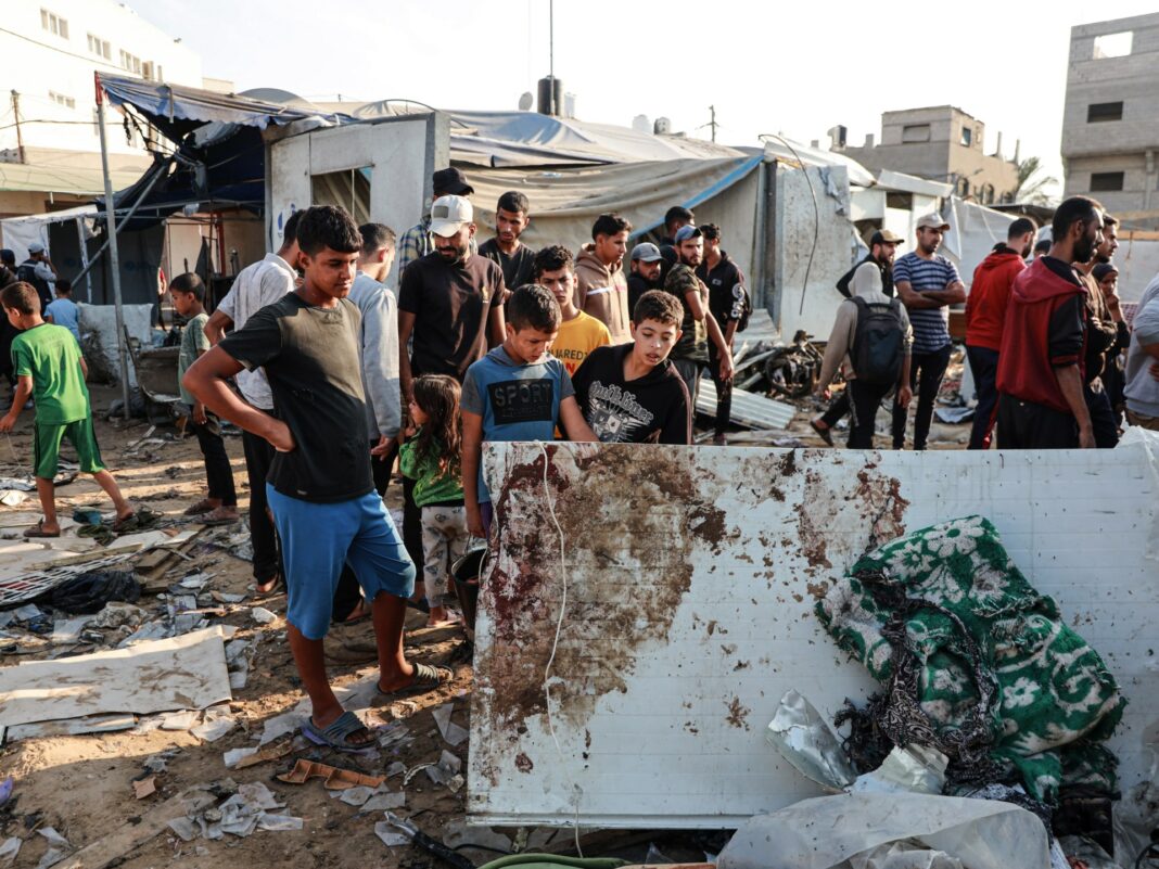 Los ataques israelíes matan a 40 personas mientras llega ayuda limitada al devastado norte de Gaza
