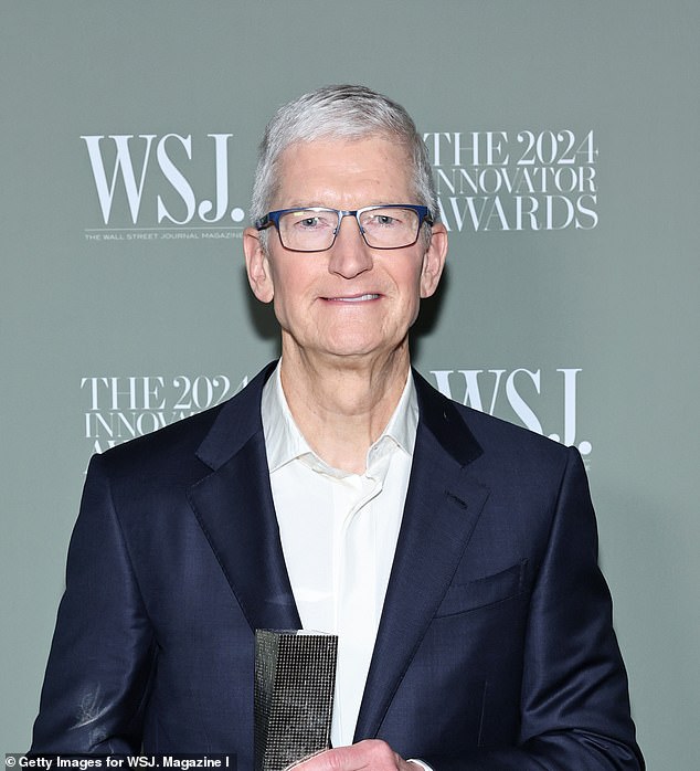 Tim Cook felicitó a Trump por ganar las elecciones presidenciales, pero los fanáticos del iPhone criticaron al director ejecutivo por acusaciones de 