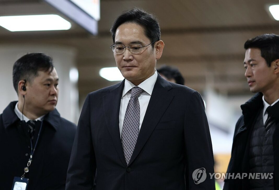 Prosecutors again demand 5-yr sentence for Samsung chief in controversial 2015 merger case