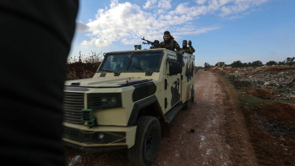 Los rebeldes sirios toman territorio en una ofensiva a gran escala contra el ejército en la provincia de Alepo
