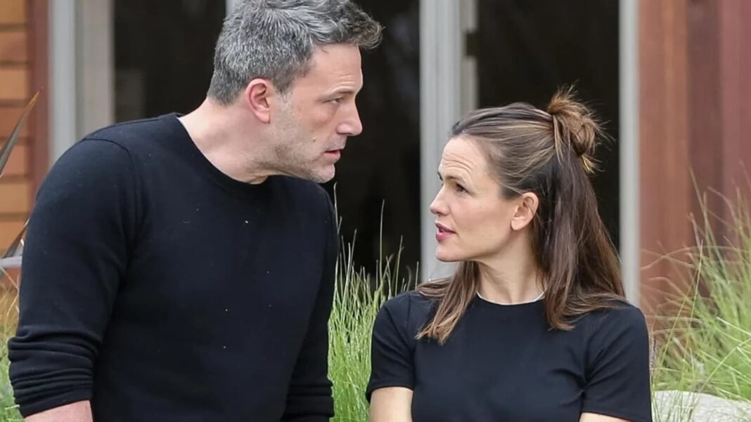 Los verdaderos sentimientos de Ben Affleck por Jennifer Garner se revelan mientras camina hacia su casa para la cena de Acción de Gracias
