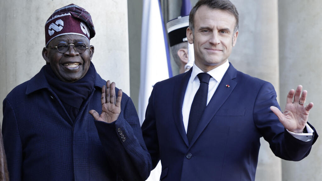 Macron da la bienvenida al presidente de Nigeria mientras busca impulsar los lazos con África
