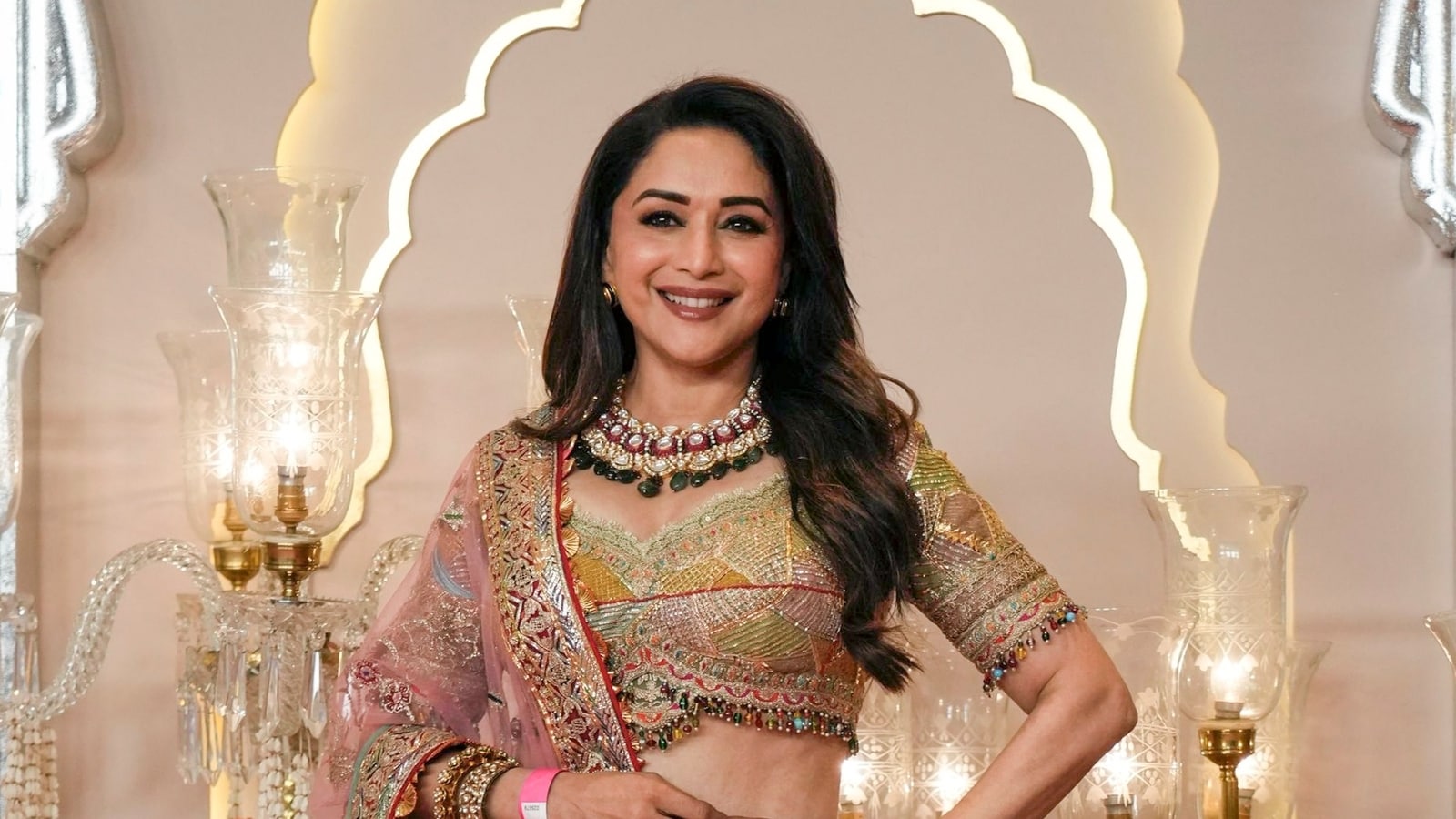 Madhuri Dixit dice que las vanity vans brindan "privacidad y respeto": "Solíamos ir en esos autos Ambassador a la jungla"
