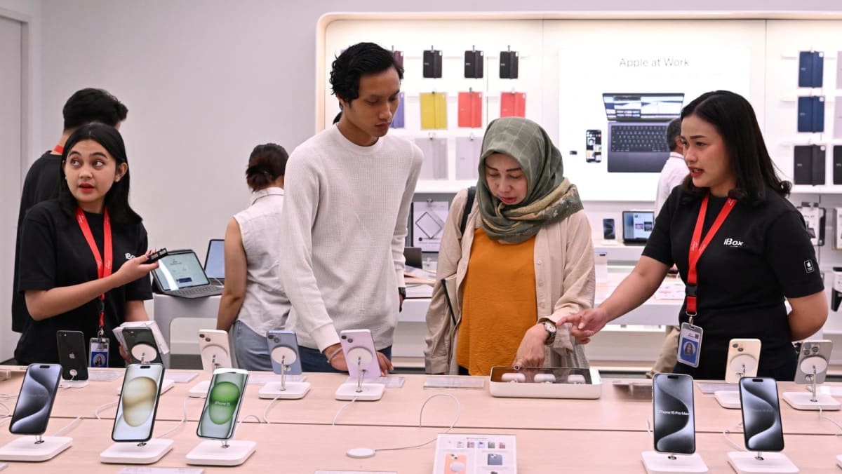 Medidas proteccionistas como la prohibición del iPhone 16 podrían ayudar a Indonesia a ganar inversiones, pero corren el riesgo de resultar contraproducentes: analistas
