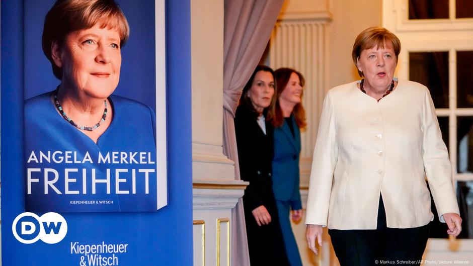 Merkel defiende decisiones controvertidas en el lanzamiento del libro
