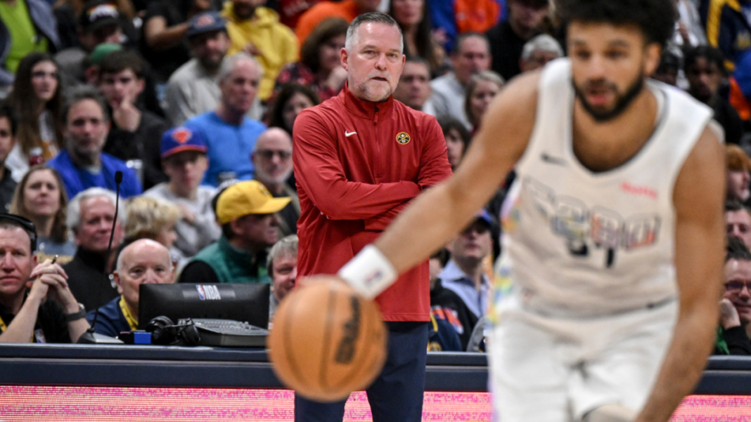 Michael Malone critica a los Nuggets después de una derrota aplastante contra los Knicks: 