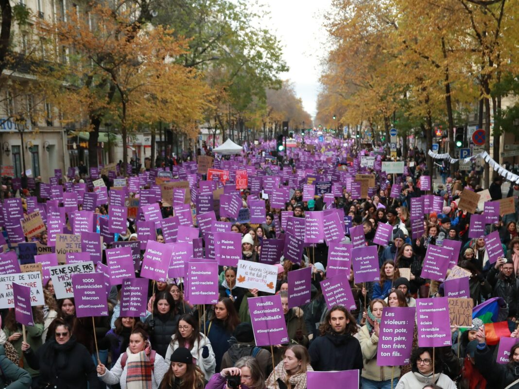 Miles de personas protestan contra la violencia sexual en Francia
