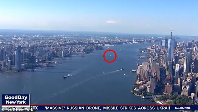 Un segmento durante 'Good Day New York' presentó una misteriosa esfera que parecía pasar sobre el río Hudson.