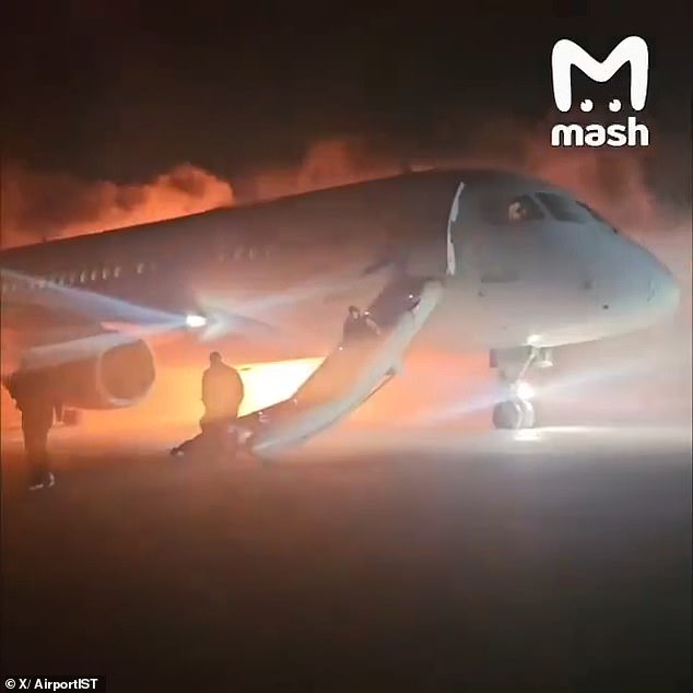 Este fue el aterrador momento en el que un avión ardía en llamas tras un aterrizaje de pesadilla en un aeropuerto turco