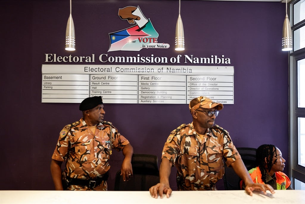 Noticias24 | Los primeros resultados en Namibia indican una carrera bidireccional, ya que algunos partidos piden que se detenga el recuento de votos
