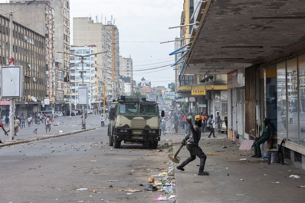 Noticias24 | Nuevos enfrentamientos en Mozambique y dos muertos; Lebombo volvió a bloquear
