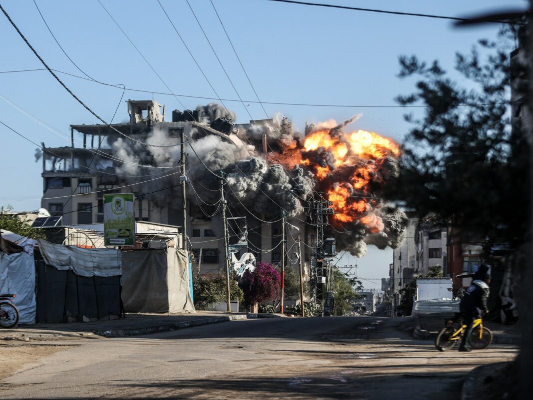 Nueve miembros de una familia asesinados en Nuseirat mientras Israel bombardea Gaza
