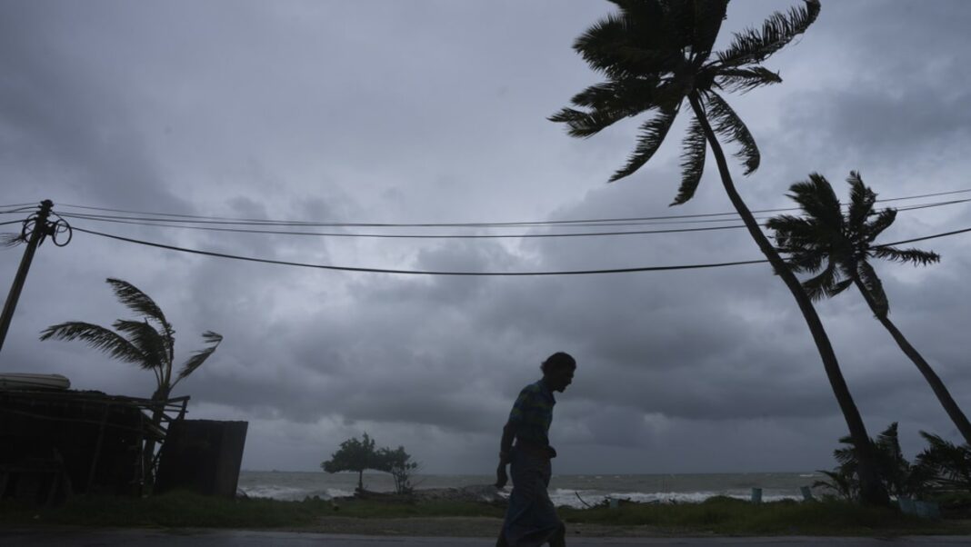 Ocho personas, entre ellas seis niños, desaparecidas mientras las fuertes lluvias provocan inundaciones en Sri Lanka
