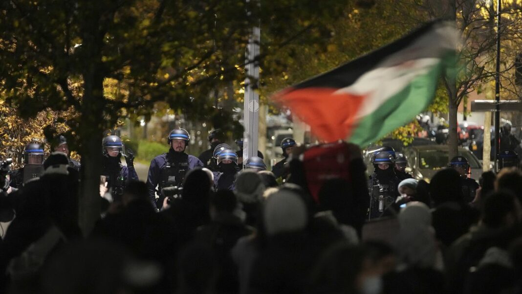 Protestas y alta seguridad en París por el partido de fútbol Francia-Israel
