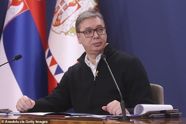 El presidente serbio, Aleksandar Vucic, advirtió que el presidente ruso, Vladimir Putin, 