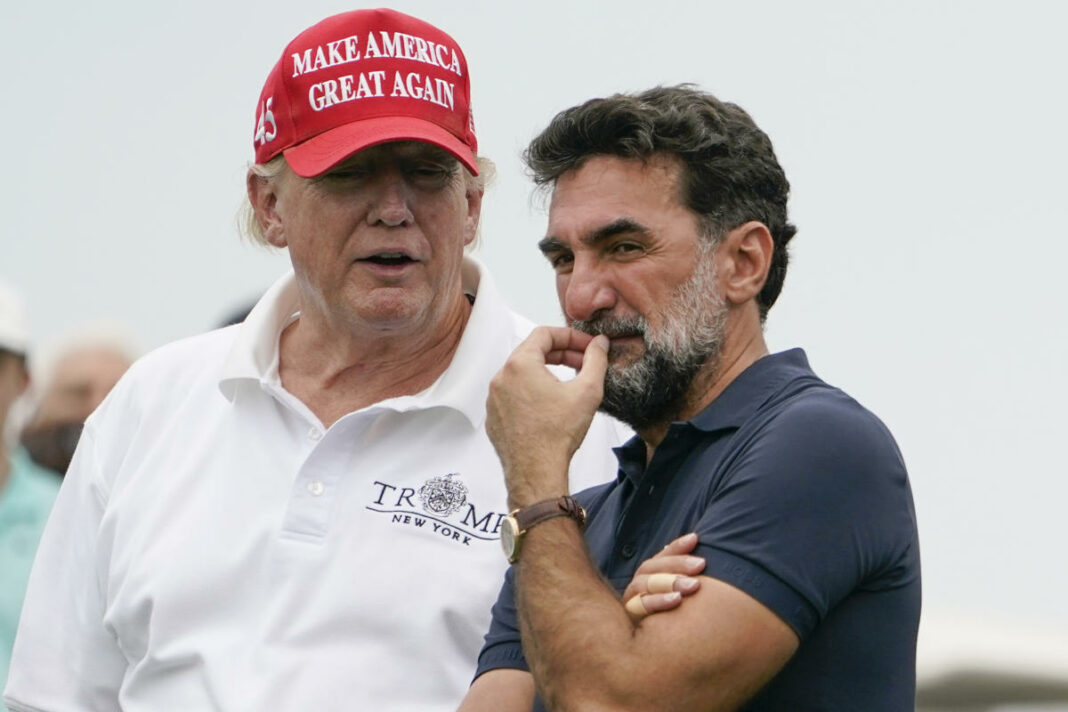 Trump cree que puede arreglar el desastre del golf. Empieza jugando al golf con el comisionado del PGA Tour
