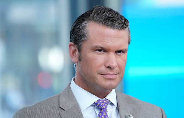 Trump nombra al presentador de Fox News y veterano Pete Hegseth como nuevo secretario de Defensa de EE.UU.
