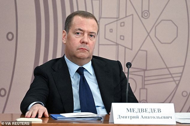 La escalofriante advertencia emitida el domingo provino del amigo cercano de Putin, Dmitry Medvedev, ex presidente ruso y primer ministro con más años en el cargo en su país.