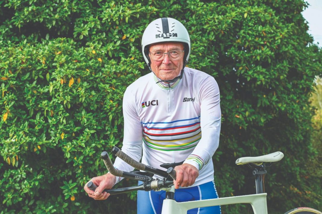 Un ciclista de 90 años aspira a cuatro récords mundiales
