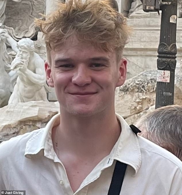 El estudiante de Oxford Alexander Rogers, de 20 años, en la foto, fue descrito como el 