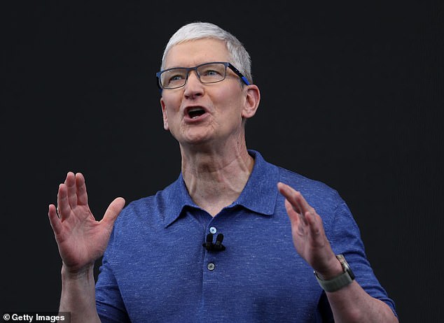 Tim Cook anunció Apple Intelligence en junio de este año