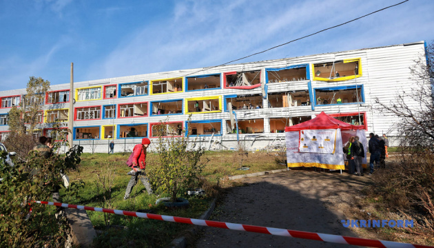 Una escuela y una guardería resultaron dañadas durante el bombardeo nocturno de Odesa
