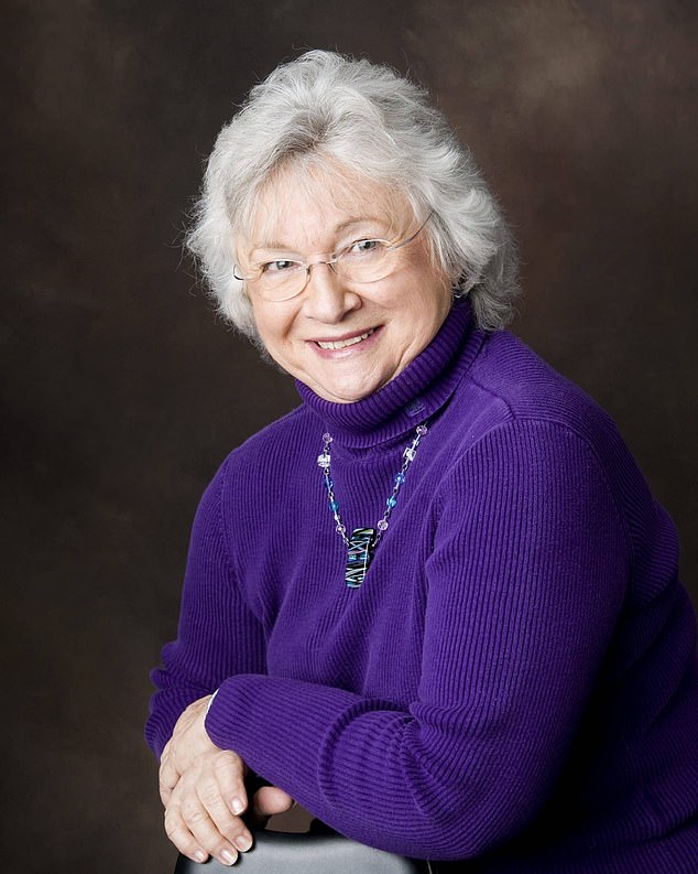 La fundadora de La Leche League, Marian Tompson, de 94 años, renunció a la organización benéfica de apoyo a la lactancia materna.