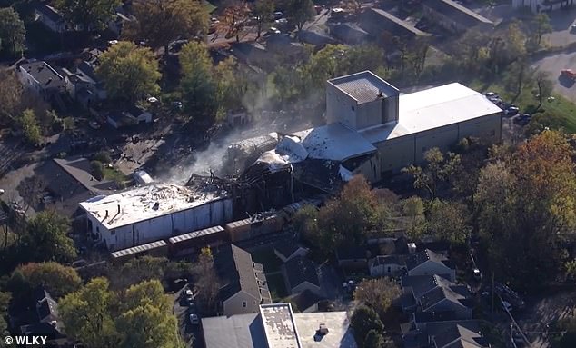 Varias personas están desaparecidas después de que un edificio colapsara en medio de una explosión en Payne Street en el vecindario Clifton de Louisville, Kentucky, el martes por la tarde.