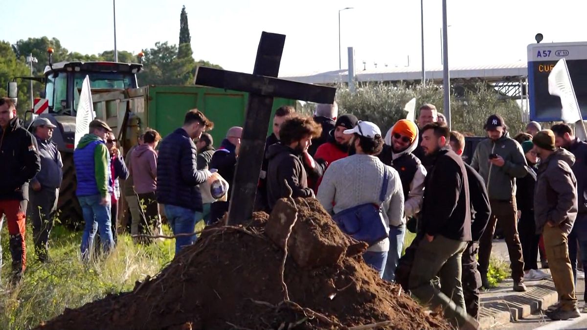 Video. Sin comentarios: Los agricultores que protestan contra el tratado del MERCOSUR bloquean el tráfico en el sur de Francia
