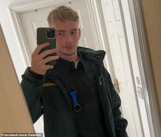 Jamie Kadolski, 24, era un operador de llamadas de ambulancia y socorrista que vestía su uniforme del NHS en la foto de perfil de su aplicación de citas.