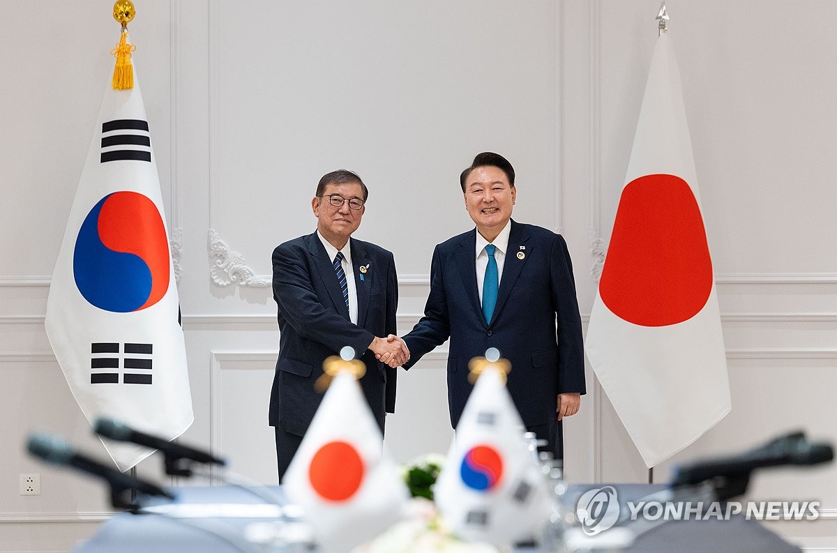 Yoon to hold summit with Japanese PM in Peru