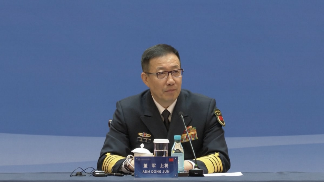 La reaparición del ministro de Defensa de China, Dong Jun, genera más intriga en medio de la caída de su patrón Miao Hua.
