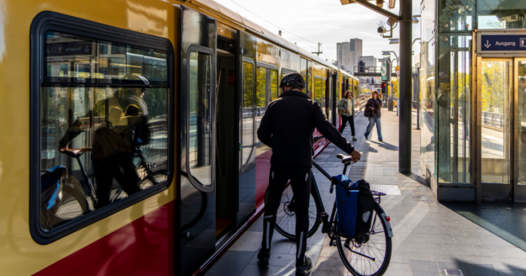 Los poseedores de un billete de 29 euros para Berlín recibirán Deutschlandticket sin coste adicional
