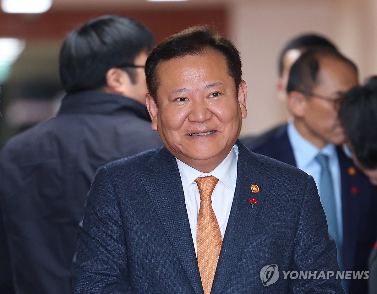 (2nd LD) Interior Minister Lee Sang-min steps down amid martial law turmoil