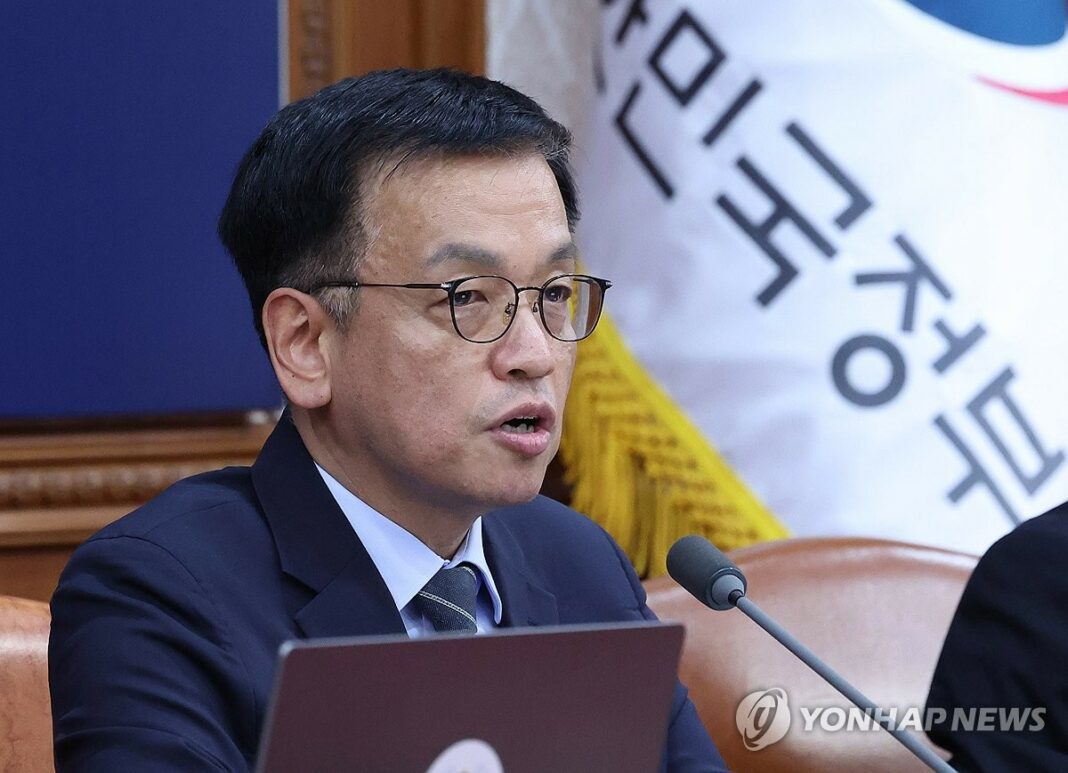 (2nd LD) Acting President Choi appoints 2 justices to Constitutional Court