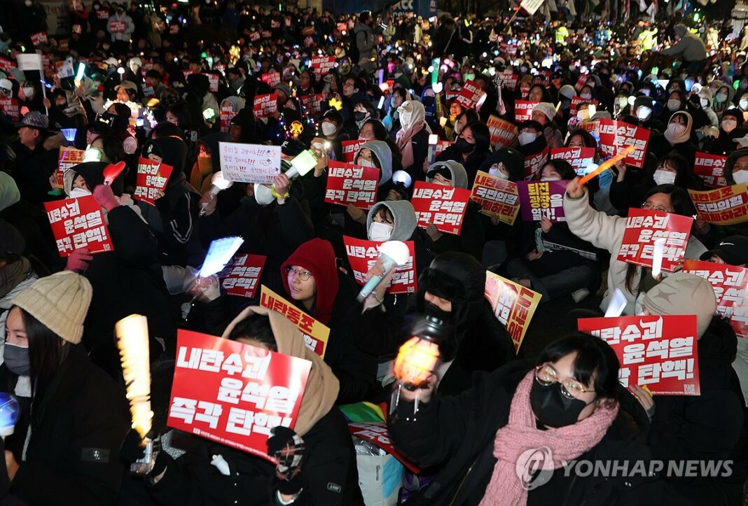 (2nd LD) Civic groups continue candlelight vigils calling for Yoon's impeachment