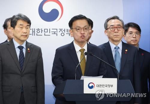 (LEAD) Acting President Choi Sang-mok vows to prioritize stabilizing state affairs