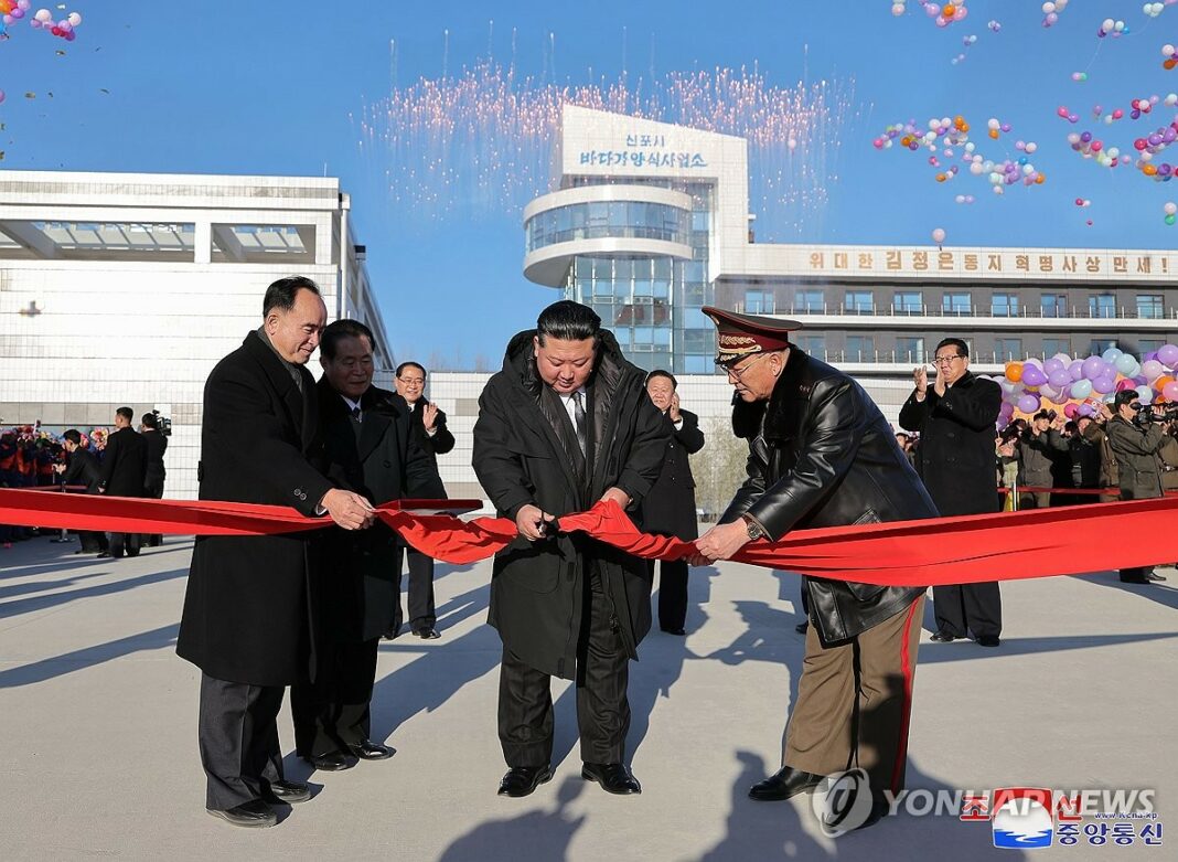 (LEAD) N. Korea's Kim visits new fish farm, urges regional economic development: KCNA