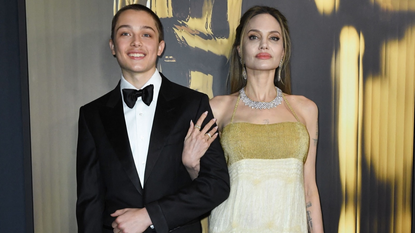 Angelina Jolie quiere avanzar de una manera 'muy estratégica' mientras llegan ofertas para su hijo Knox
