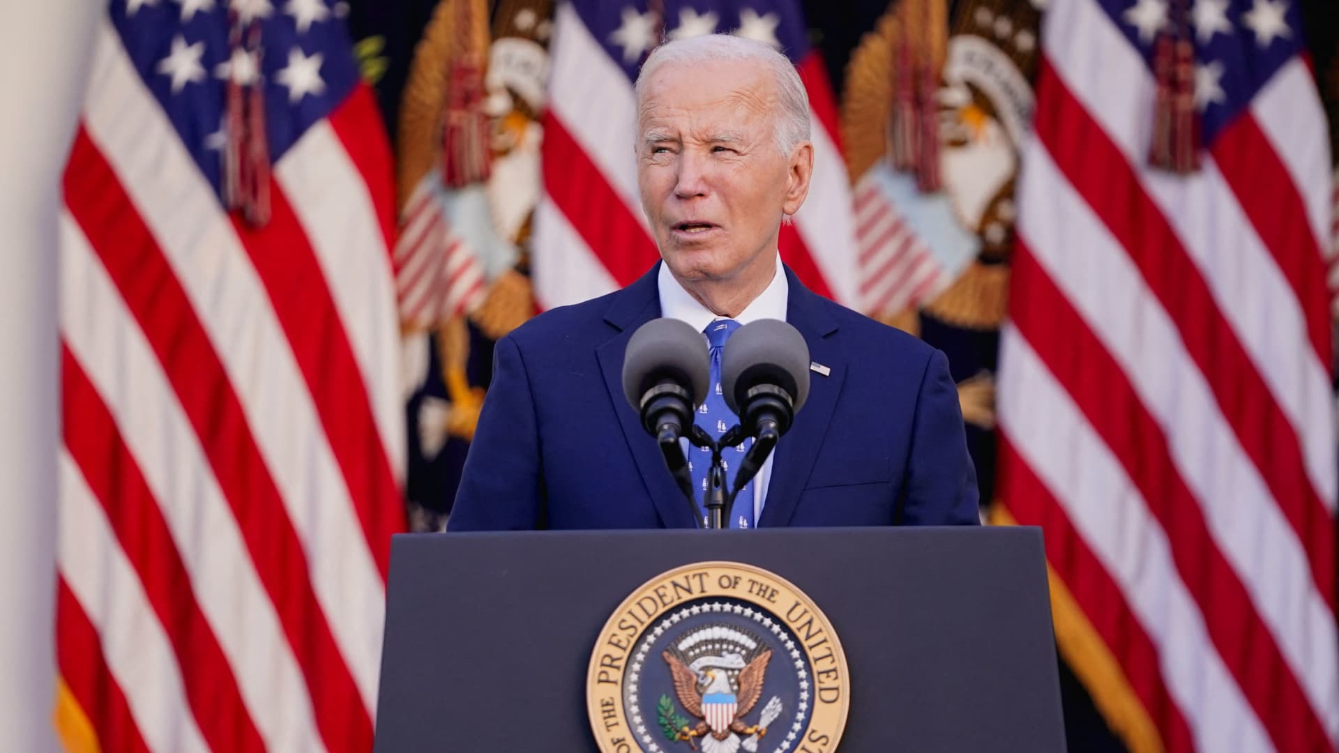 Biden dice que Estados Unidos apoyará a Siria y sus vecinos después del colapso de la dinastía Assad
