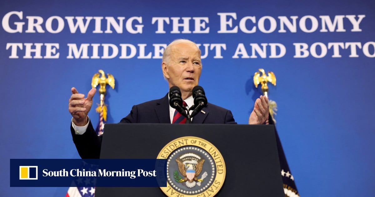 Biden, haciendo alarde de su legado económico, califica los planes arancelarios de Trump como un "gran error"
