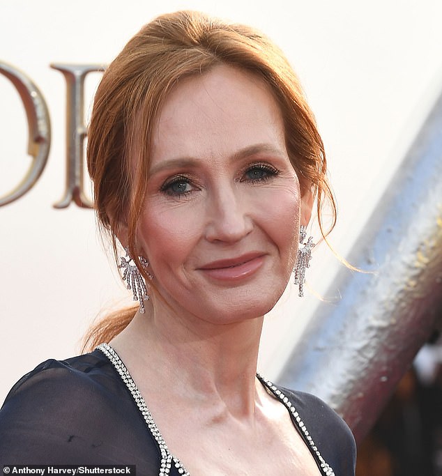 La autora de Harry Potter, JK Rowling, ha expresado anteriormente su preocupación por las mujeres jóvenes ¿que desean hacer la transición¿ sólo para arrepentirse de haber 