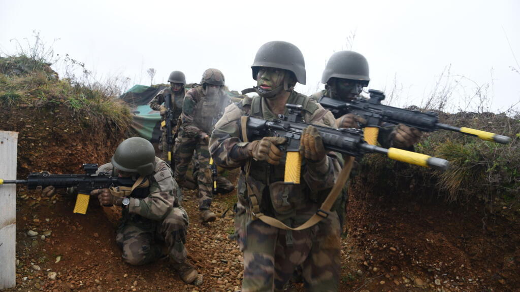 Cómo se entrenan los soldados franceses para la guerra de trincheras
