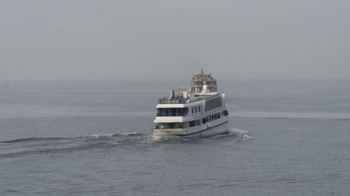 Decenas de muertos al naufragar un ferry sobrecargado en un río en la República Democrática del Congo
